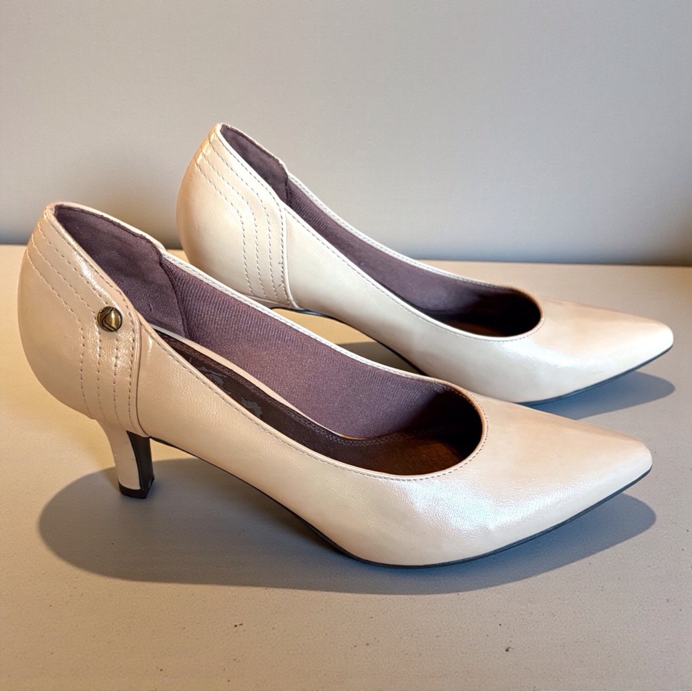 LIFE STRIDE Slip-on Cream Heels